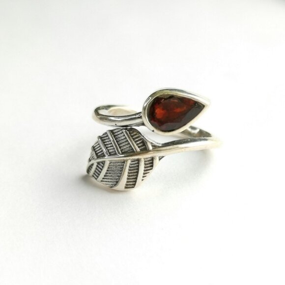 NEW sterling silver garnet gemstone ring size 6 - Picture 1 of 6